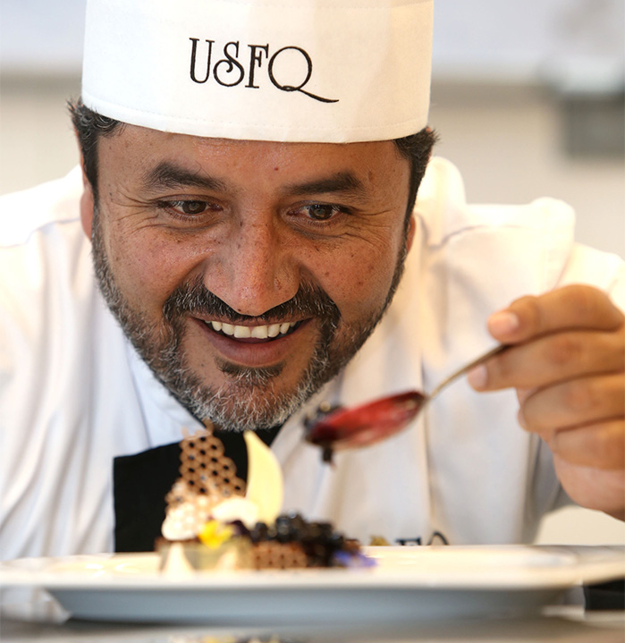 Esteban Tapia, Universidad San Francisco de Quito